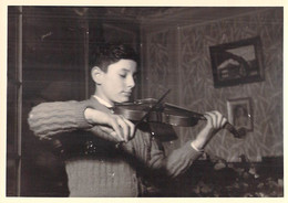 Photographie-PHOTO Amateur Ancienne-année 1954  (Format 18 X13 Cms)  Musique VIOLON Violoniste Garçon - Anonymous Persons