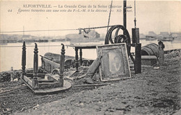 94-ALFORTVILLE- LA GRANDE CRUE DE LA SEINE JANVIER 1910 , EPAVES TROUVEES SUR UNE VOIE DU P L M A LA DECRUE - Alfortville