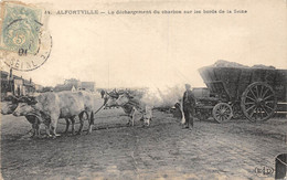 94-ALFORTVILLE-LE DECHARGEMENT DU CHARBON SUR LES BORDS DE LA SEINE - Alfortville