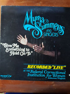 MURNA SUMMERS GIVE ME SOMETHING TO OLD ON TO - Gospel En Religie