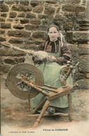 Guémené * Une Fileuse Du Pays * Rouet * Jeune Fille En Costume Et Coiffe * Coiffes Morbihan - Guemene Sur Scorff