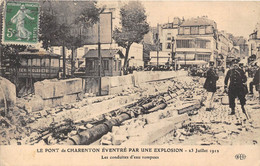 94-CHARENTON-EXPLOSION DU 23 JUILLET 1912, LE PONT DE CHARENTON EVENTREE PAR UNE EXPLOSION, LES CONDUITS D'EAU RPMPUESS - Charenton Le Pont