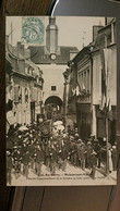 1238 - En Berry - Mehun-sur-Yèvre - Fête De Couronnement De La Rosière (4 Juin 1906) - Le Défilé - Mehun-sur-Yèvre