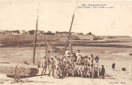 Ile D'Aix        17         Une Corvée -militaires- Au Repos                  (voir Scan) - Other & Unclassified