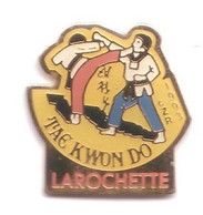 C196 Pin's Arts Martiaux Judo Karaté Taekwondo Tae Kwon Do Larochette Luxembourg Achat Immédiat - Judo