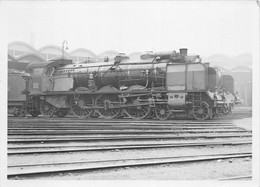 Cliché D'une Locomotive à Vapeur Du P.L.M. En Gare  -  Train , Chemin De Fer -  Voir Description - Matériel