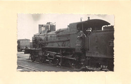 ¤¤   -    Cliché Collé Sur Carton D'une Locomotive Du P.L.M. En Gare  -   Cheminot    -  Voir Description   -  ¤¤ - Matériel