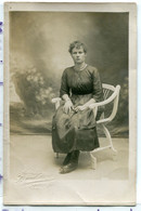 - Carte Photo,  Jeune Femme Assise, De Cavaillon, Phtographe, Non écrite,  TBE, Scans. - Photographs