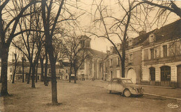 SAINT GERVAIS LES TROIS CLOCHERS - La Place. Deux Chevaux Citroën. - Saint Gervais Les Trois Clochers