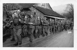 Carte-Photo - Militaire En Marche - Armée Suisse - Schweizer Armee - Lilitaria - Soldats - Soldaten - Other & Unclassified