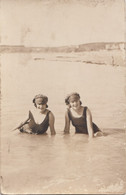 Photographie - Carte-photo - 2 Femmes - Bains De Mer - Lieu à Situer - 1929 - Fotografie