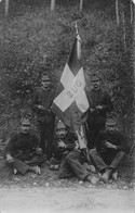 Carte-Photo - Militaria - Soldats - Schweizer Armee - Zug -  Flagge -  Rauche Eine Pfeife - Zug