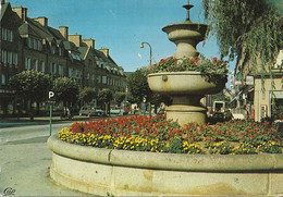 ST HILAIRE DU HARCOUET  - La Fontaine Rue De Paris    CPM - Saint Hilaire Du Harcouet