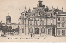 26 - VALENCE  - La Caisse D' Epargne Et La Cathédrale - Banques