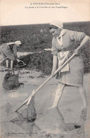 Fouras      17         Femmes Pêchant Crevettes Et Coquillage     (voir Scan) - Fouras-les-Bains