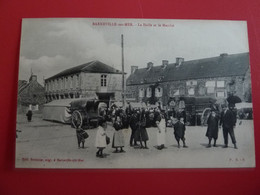 BARNEVILLE SUR MER LA HALLE ET LE MARCHE - Barneville