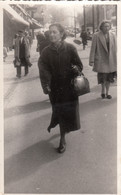 Photographie - Personnes Marchant Dans Paris - Boulevard - Années 1950 - Fotografie