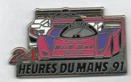 L386 Pin's Le Mans Peugeot 905 Derrière La Jaguar Carburant Castrol Signé Locomobile Superbe Achat Immédiat Immédiat - Jaguar