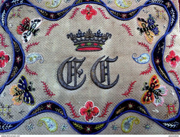 FIN XVIII °  EMBLEME BRODE AU CHIFFRE D'un DUC . COURONNE DUCALE . INITIALES . PASSEMENTERIE. DOUBLURE SOIE . BRODERIE - Dentelles Et Tissus