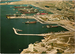 MARTIGUES VUE AERIENNE SUR LES BASSINS DE LAVERA CARONTE Cargo Ship Harbor France , Timbre 1977 - Martigues