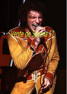 Johnny Hallyday Costume Rouge Et Jaune  (1972)  -  Affiche A3 Plastifiée - Afiches & Pósters