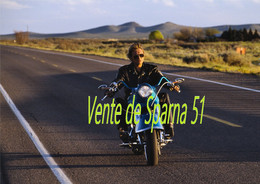 Johnny Hallyday  En Harley Bleu Au States  -  Affiche A3 Plastifiée - Manifesti & Poster