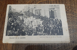 Souvenir De La Louvière, Carnaval, Les Gilles Dans La Rue De La Chaussée. - La Louvière