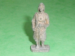 Kinder / Figurines / Figurine En Métal : Hun 1 / Lettre G    TB18 - Figurines En Métal