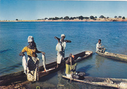 AFRIQUE,AFRICA,AFRIKA,SENEGAL,PECHEUR,PECHEUSE,FEMME MIGNONNE - Senegal