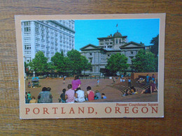 états-unis , Portland , Oregon , Pioneer Courthouse Square Brings A Unique Feature To The Center Of Potland - Portland