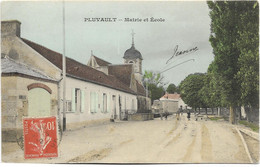 21 - PLUVAULT - Mairie Et Ecole. Animée, Circulé En 1912. BE. - Otros Municipios