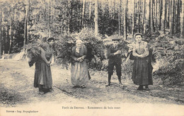 CPA FORET DE DESVRES RAMASSEURS DE BOIS MORT - Desvres