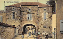 CPA 52 NOGENT EN BASSIGNY PORTE DE L ANCIEN CHATEAU  Colorisée Toilée Animation - Nogent-en-Bassigny