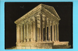 38-----VIENNE SUR LE THONE---le Temple Romain ---voir 2 Scans - Vienne