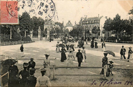 Bordeaux * Entrée Du Parc Bordelais * Promeneurs - Bordeaux