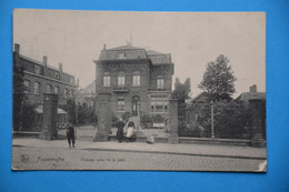 Poperinghe 1910: Château Près De La Gare Animée - Poperinge