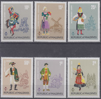 MALDIVES : SERIE COSTUMES TIMBRES NEUFS ** GOMME SANS CHARNIERE - Maldives (1965-...)