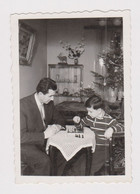 #62639 Vintage Orig Photo Father And Boy Son Play Chess Game - Anonymous Persons