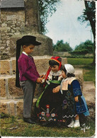 56. CPM. Morbihan. Enfants En Costume De Plougastel-Daoulas (animée, Enfants, Folklore) - Rohan