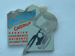 PIN'S CYCLISME VELO - GRAND RAID CRISTALP 92 - Cyclisme