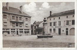 88 - Vosges - DOMPAIRE - LAVIEVILLE - Place Jules Ferry - La Fontaine Ronde - Pharmacie - Poste Télégraphe Téléphone - Dompaire