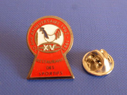 Pin's Rugby - Restaurant Des Sportifs XV - 30ème Anniversaire 1962 1992 - Coq Tricolore Sportif (PJ27) - Rugby