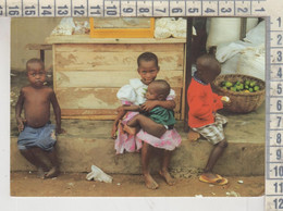 UGANDA CHILDRENS BAMBINI NO VG NO STAMP - Ouganda