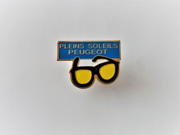 PINS AUTOMOBILES  LES PLEINS SOLEILS DE PEUGEOT LUNETTES  / 33NAT - Peugeot