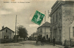 Seiches * La Poste * Le Passage à Niveau * Ligne Chemin De Fer Maine Et Loire - Seiches Sur Le Loir