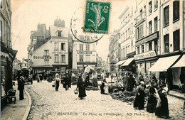 Honfleur * La Place De L'obélisque * Marché Foire * Boucherie Librairie - Honfleur