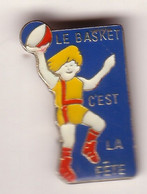 C110 Pin's BASKET BASKETBALL C EST LA FETE Achat Immédiat - Basketball