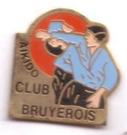 C125 Pin's AÏKIDO Bruyérois Club Bruyères Vosges Ou Bruyères-le-Châtel Achat Immédiat - Judo