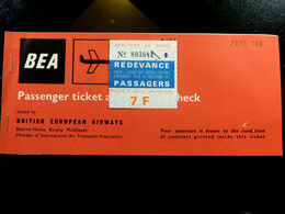 CARTE D'EMBARQUEMENT : BEA _ BRITISH EUROPEAN AIRWAYS _ 1966 + REDEVANCE 7 Francs - Boarding Passes