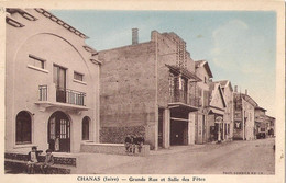 38 . Chanas . 2 CPA . Rues . - Chanas